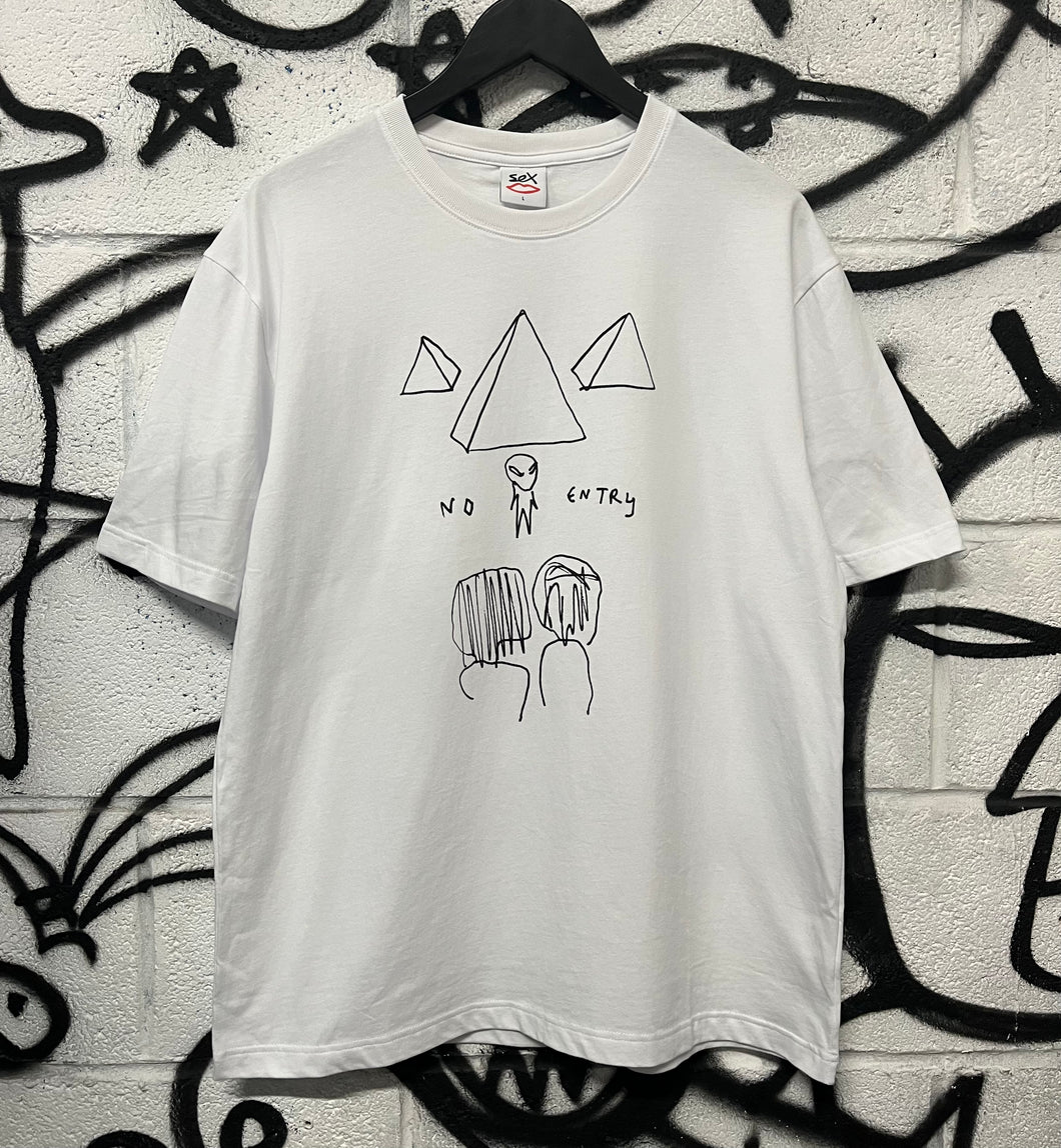 NO ENTRY TEE