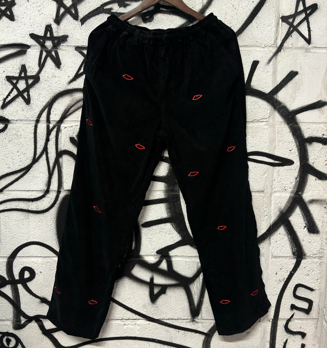 BLACK COURDUROY MINI EMBROIDERED LIPS LOGO STRAIGHT FIT