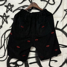 Load image into Gallery viewer, CORDUROY MINI LIPS LOGO SHORTS STRAIGHT FIT
